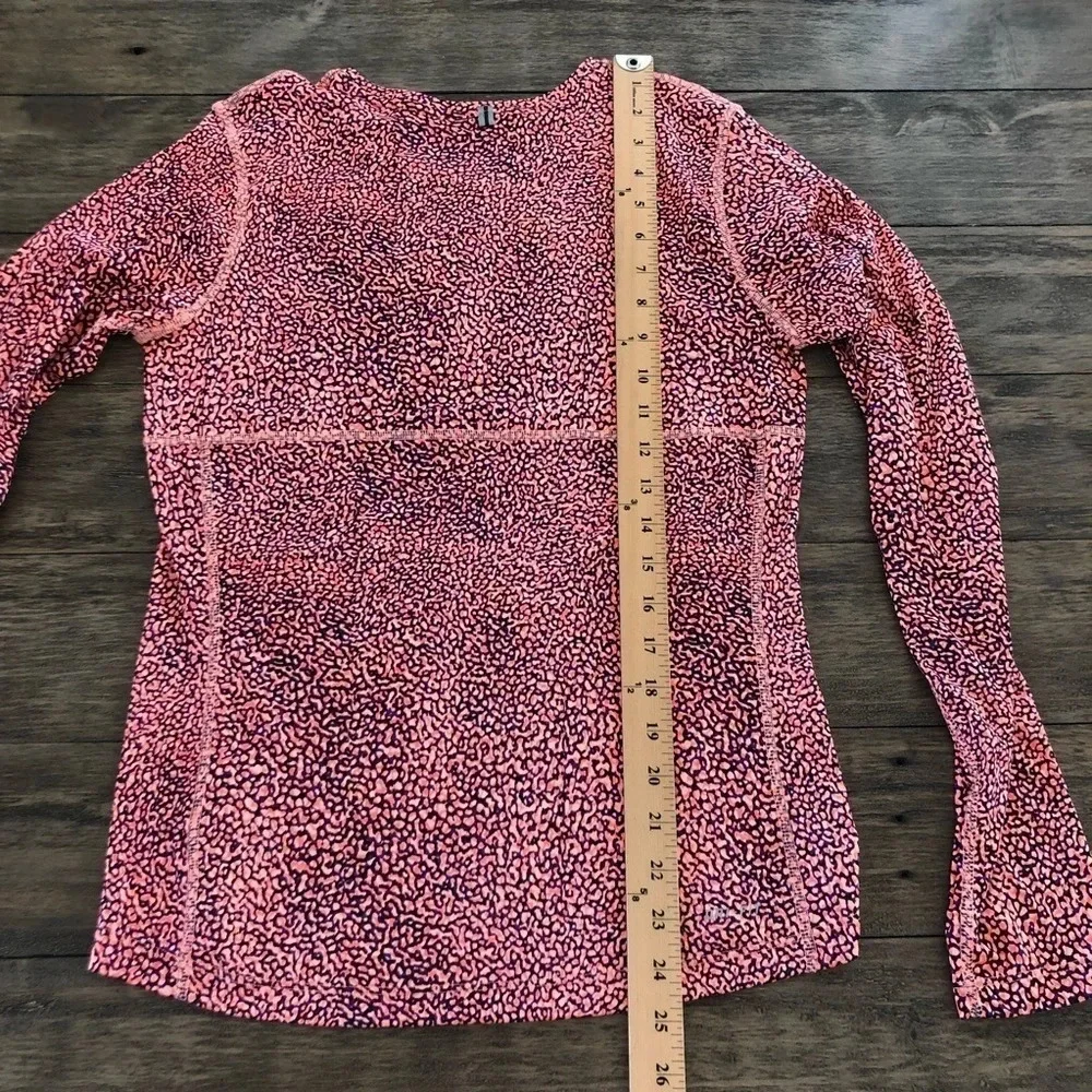 Nike Running Womens Small Dri Fit Long‎ Sleeve Top animal print orange Purple S